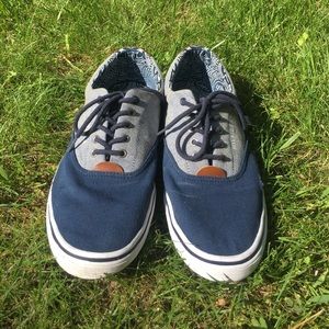 Size 11 Men’s Tommy Hilfiger Shoes - great price